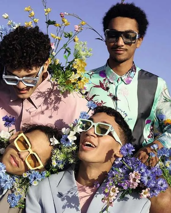 نظارات شمس عصرية للنساء والرجال من أشهر . Fashionable sunglasses for women and men from the