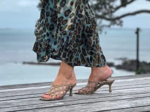 Carrano Faraz available in 3 colours