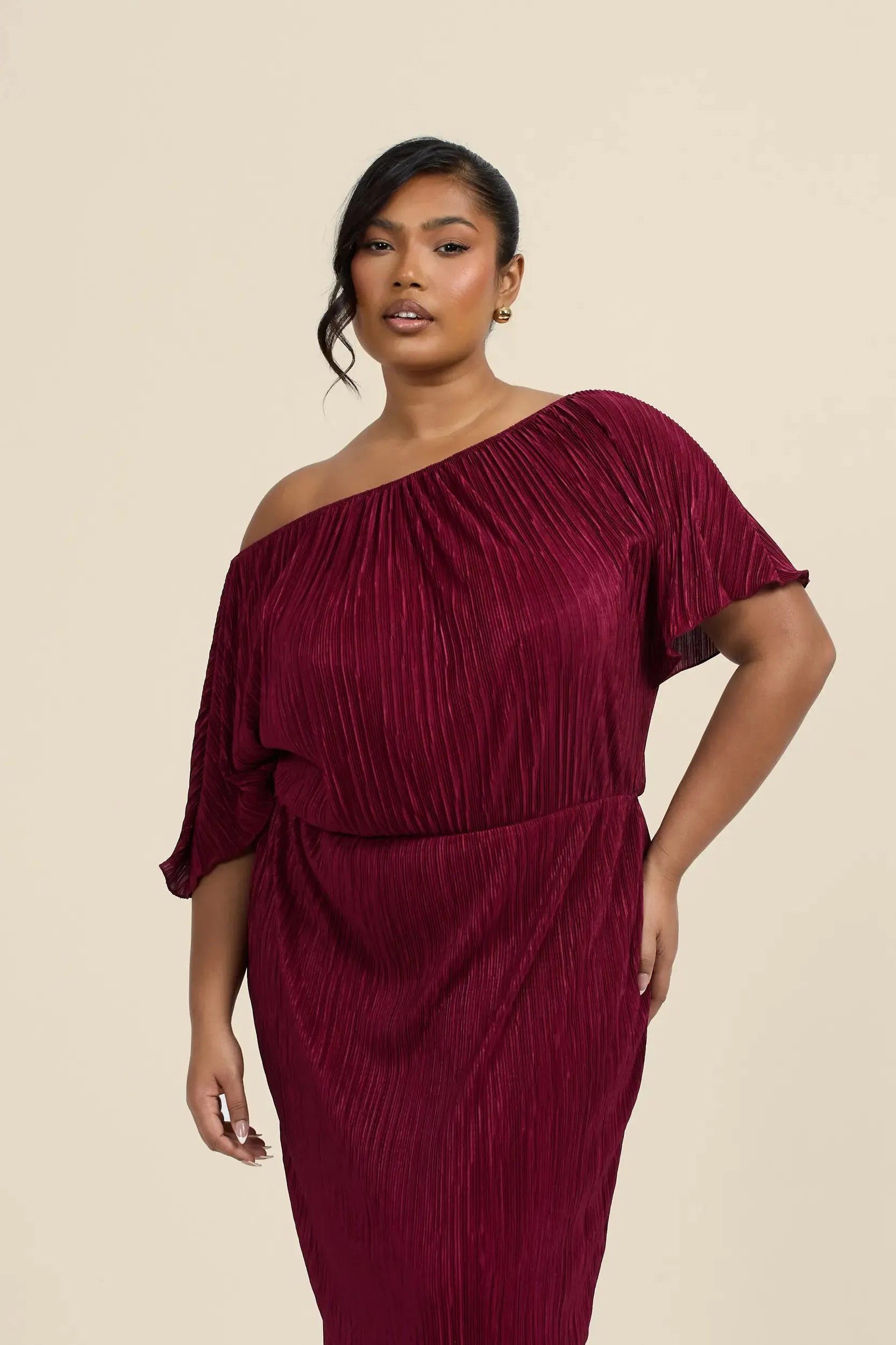 Curve drop shoulder burgundy plisse midaxi dress