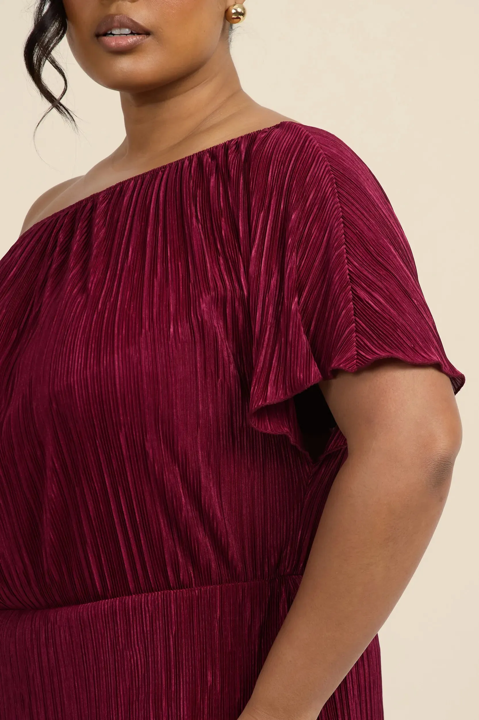 Curve drop shoulder burgundy plisse midaxi dress