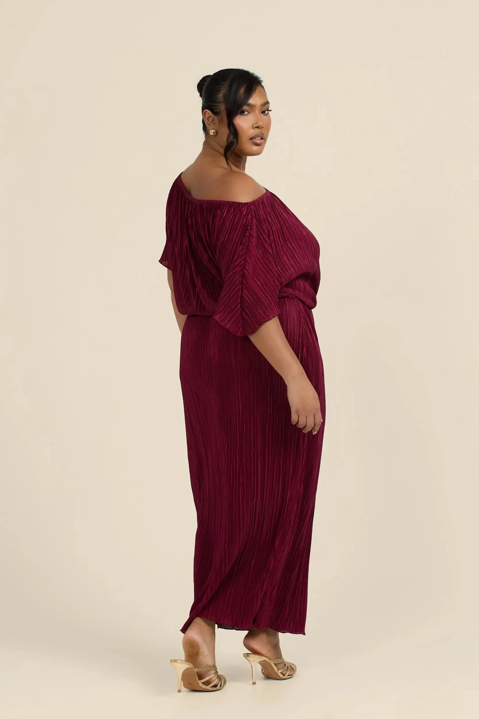 Curve drop shoulder burgundy plisse midaxi dress