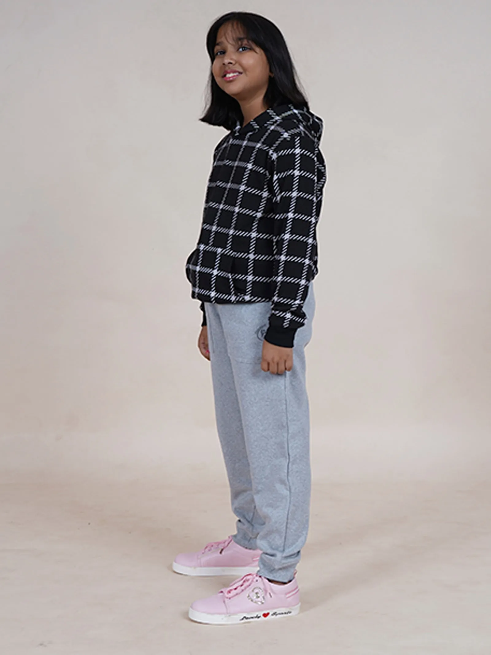 Girls Fleece Full Sleeves Printed Hooded Sweatshirt With Jogger