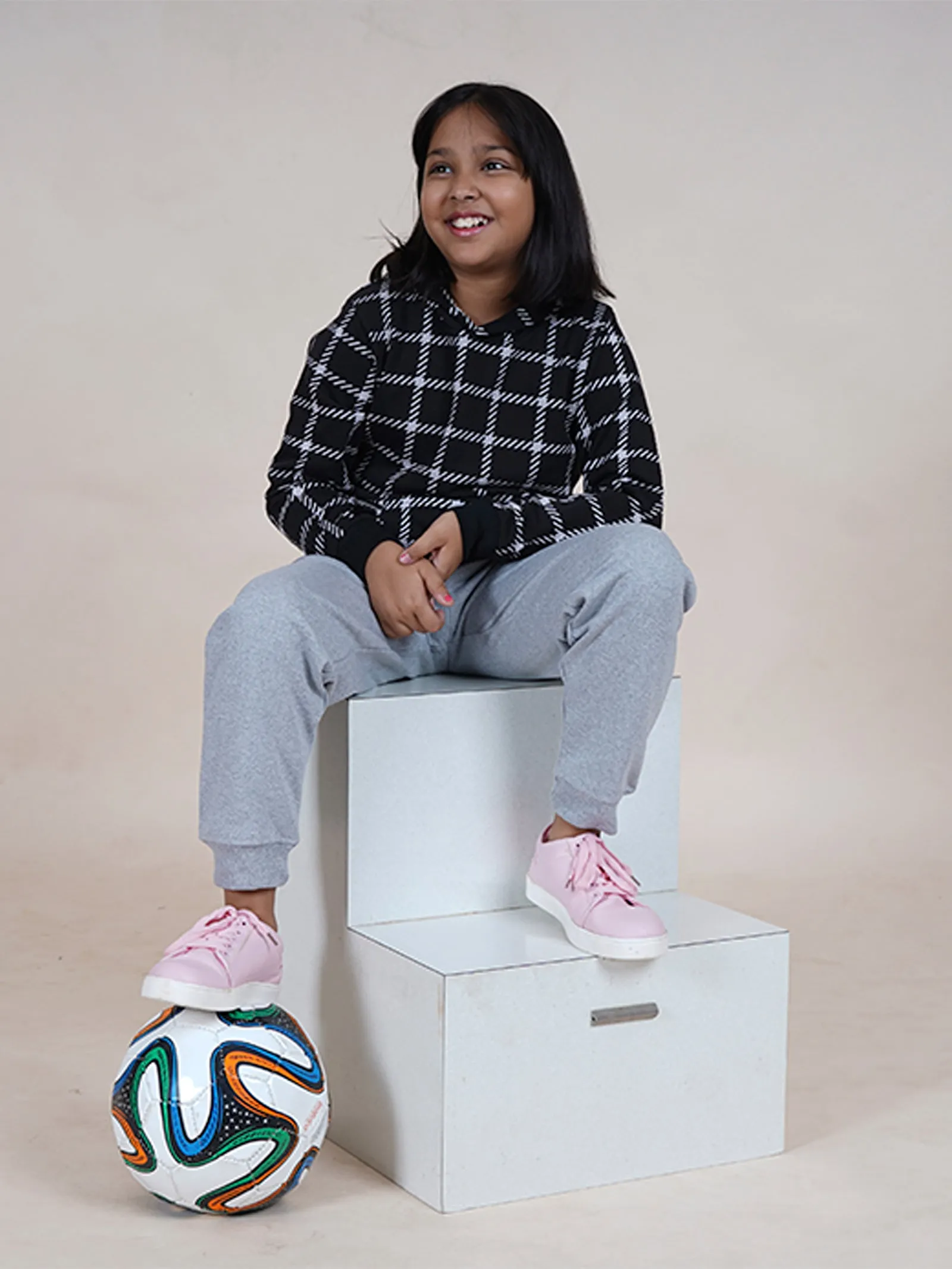Girls Fleece Full Sleeves Printed Hooded Sweatshirt With Jogger