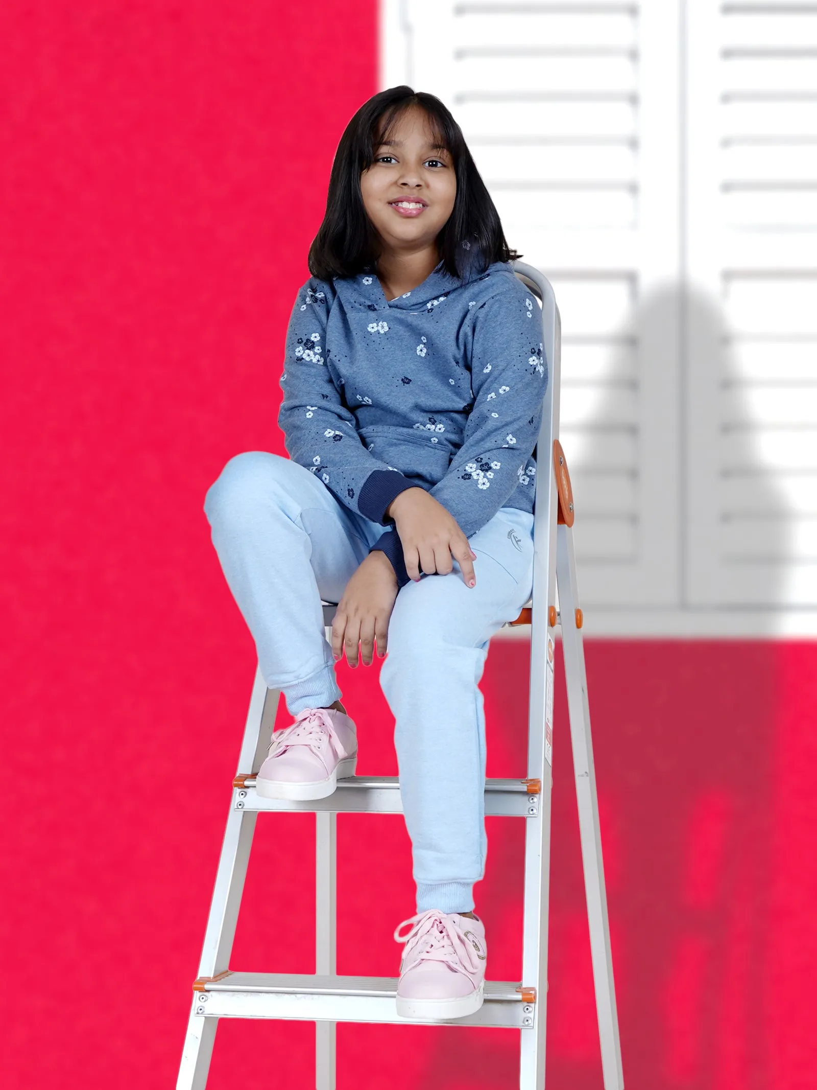 Girls Fleece Full Sleeves Printed Hooded Sweatshirt With Jogger