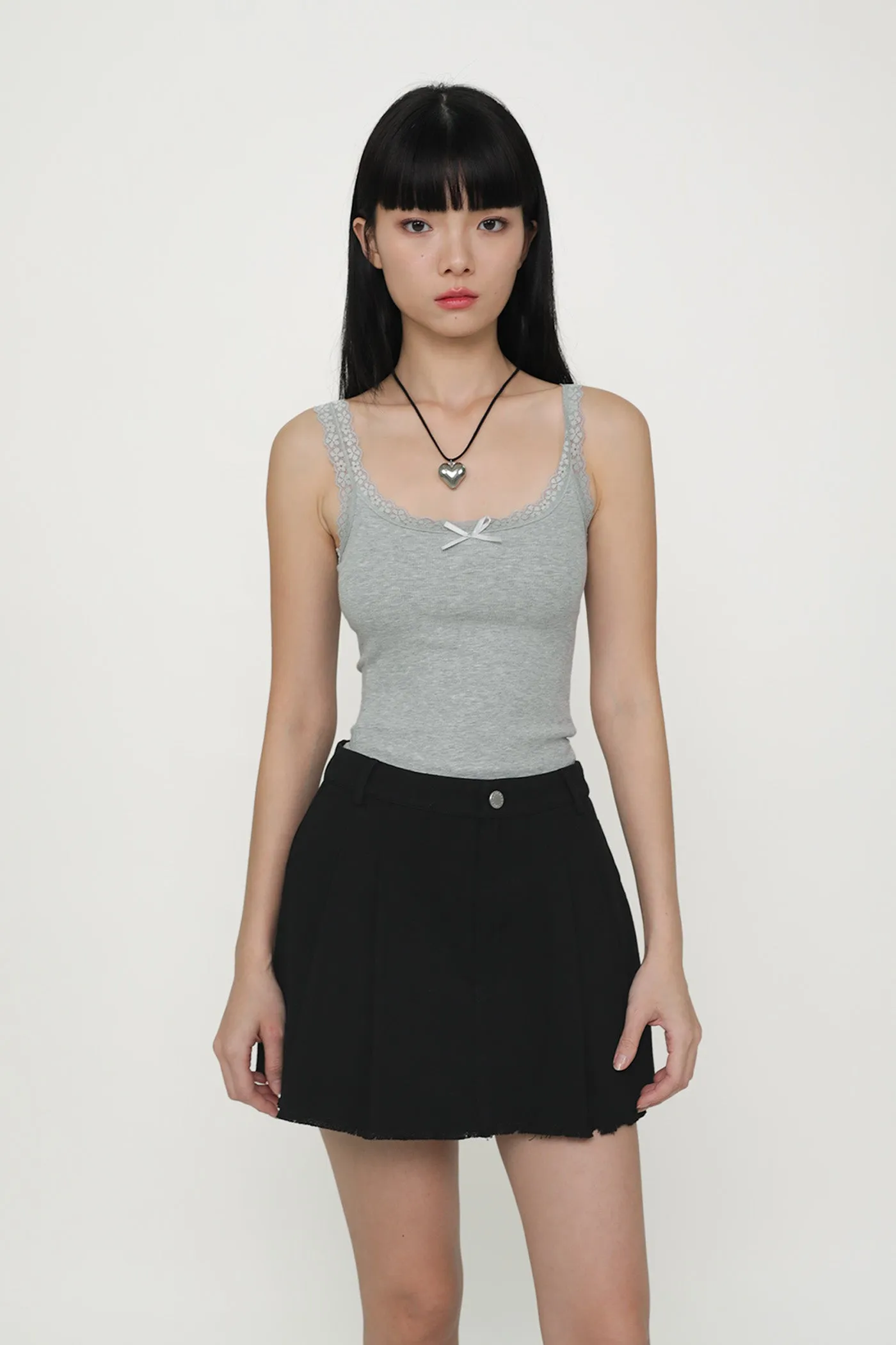Jerry Pleated Frayed Hem Skorts
