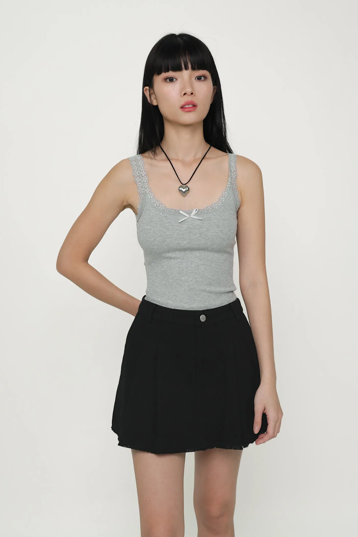 Jerry Pleated Frayed Hem Skorts
