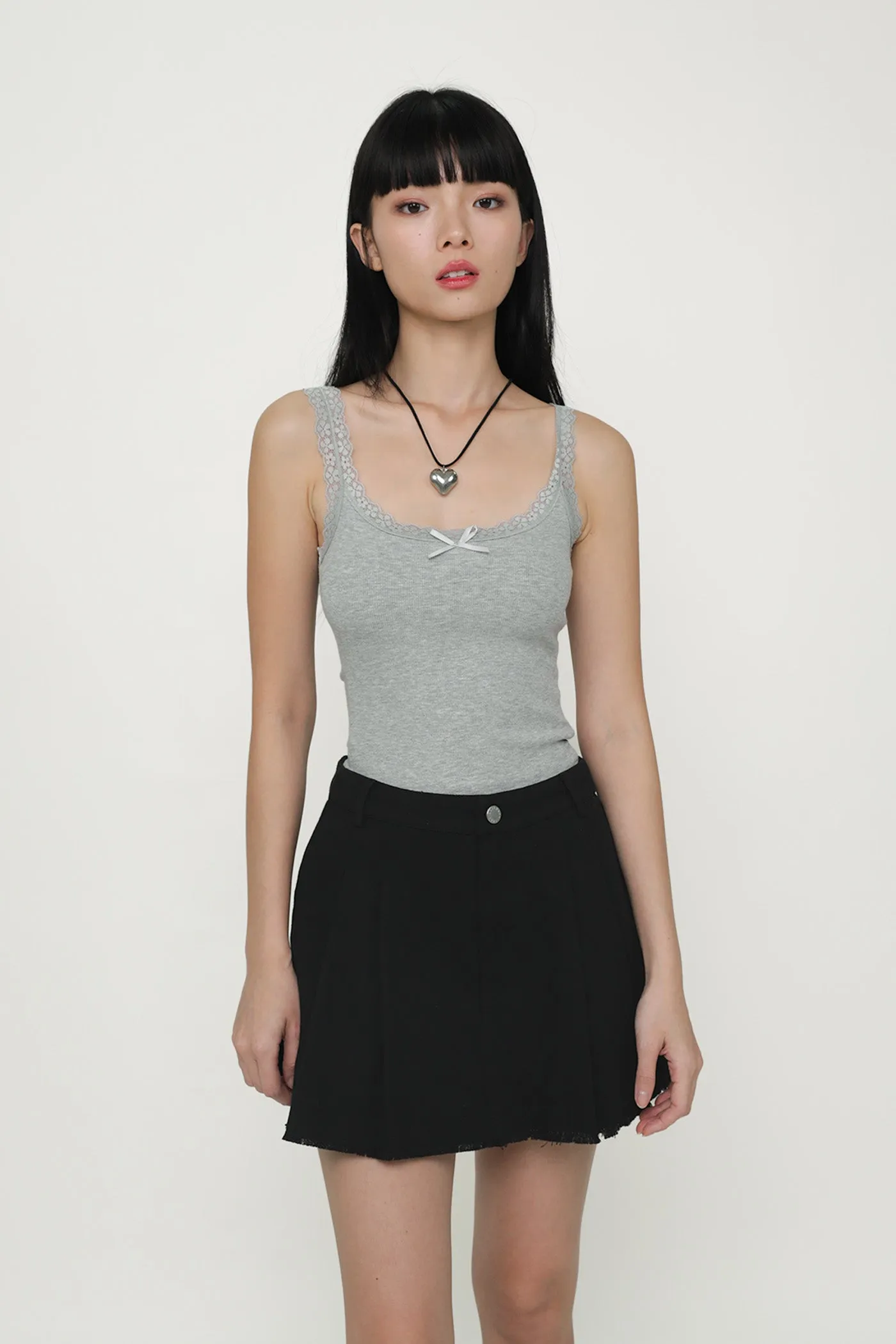 Jerry Pleated Frayed Hem Skorts